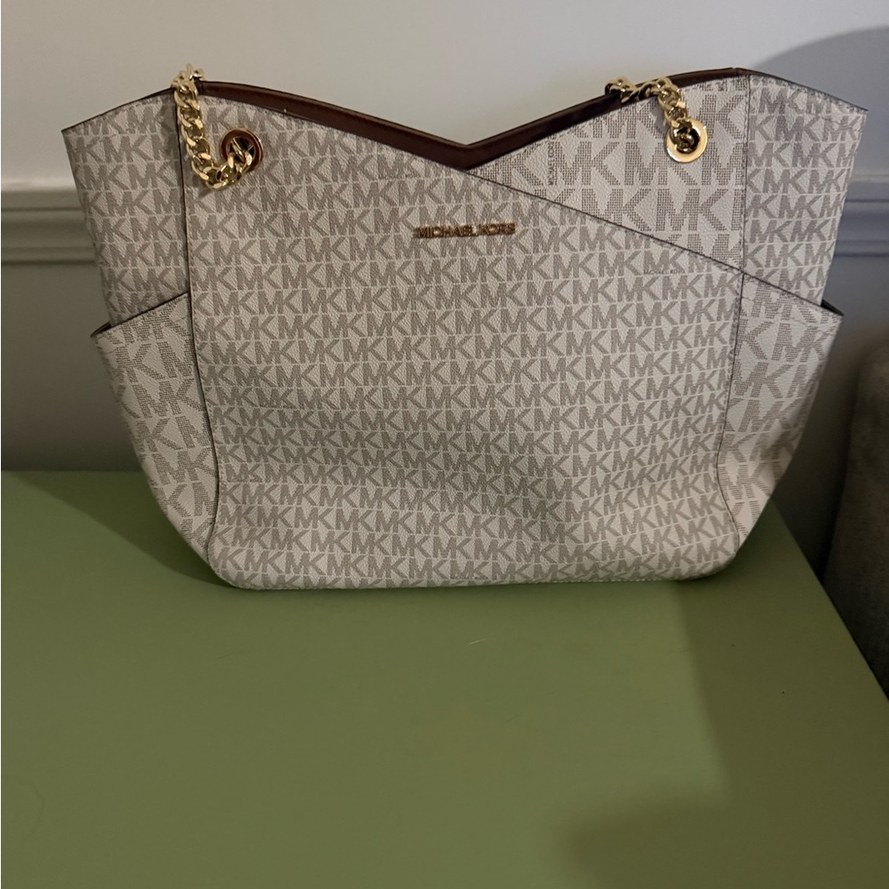 Michael Kors Cream Shoulder Bag with Gold Chain